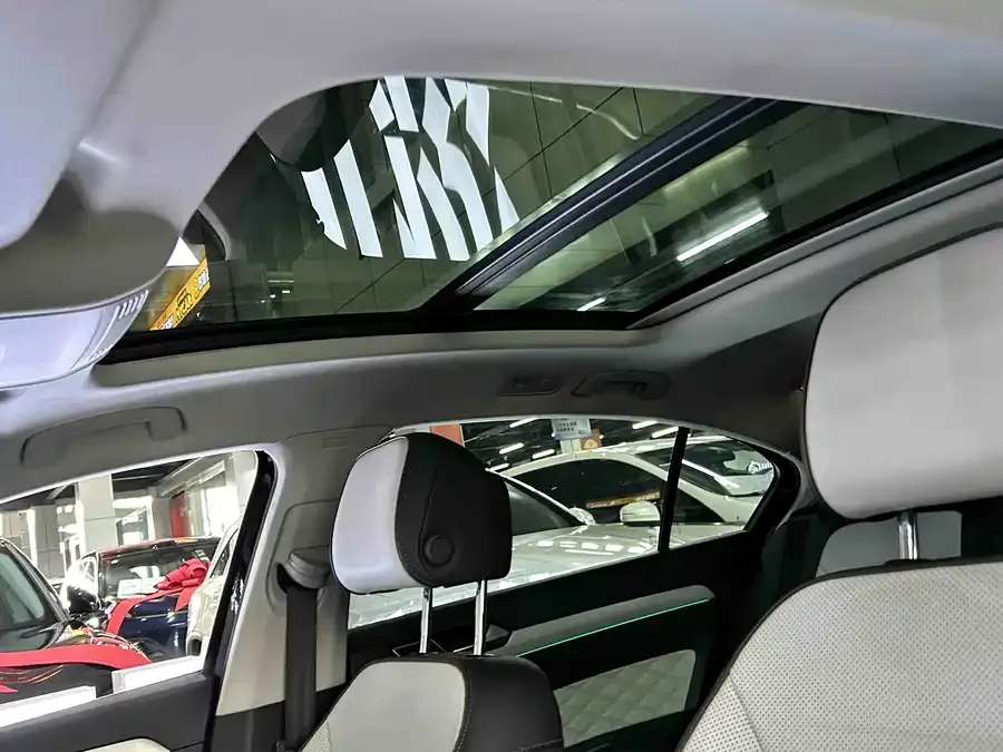 Volkswagen Magotan Magotan 2023 2 million commemorative edition 330TSI DSG luxury model 2024 — миниатюра 3