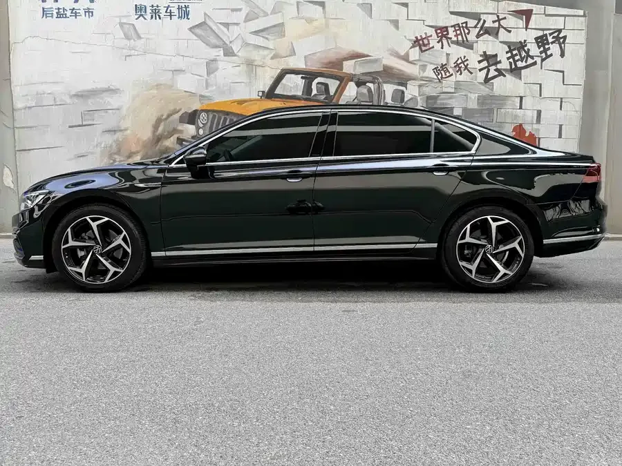 Volkswagen Magotan Magotan 2023 2 million commemorative edition 330TSI DSG luxury model 2024 — миниатюра 3