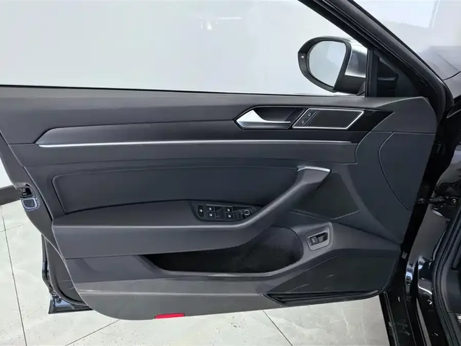 Volkswagen Magotan Magotan 2020 330TSI DSG Luxury Edition 2022 — миниатюра 4