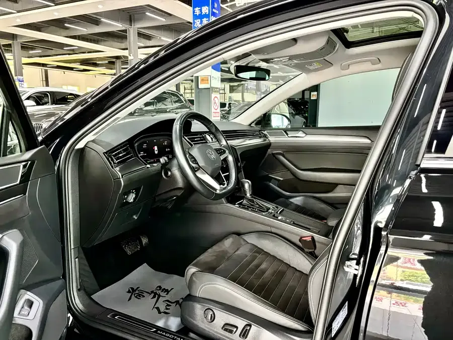 Volkswagen Magotan Magotan 2021 330TSI DSG 30th Anniversary Edition 2022 — миниатюра 2