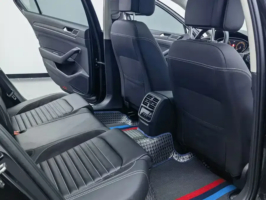 Volkswagen Magotan Magotan 2021 330TSI DSG 30th Anniversary Edition 2022 — миниатюра 5