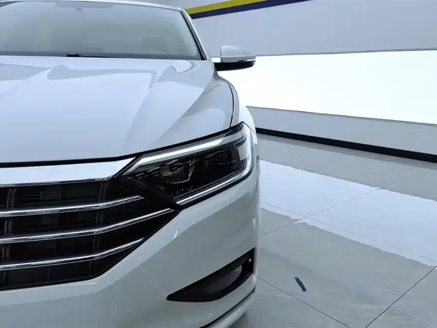 Volkswagen Sagitar 2022 Sagitar 200TSI DSG Flying Edition 2022 — миниатюра 2