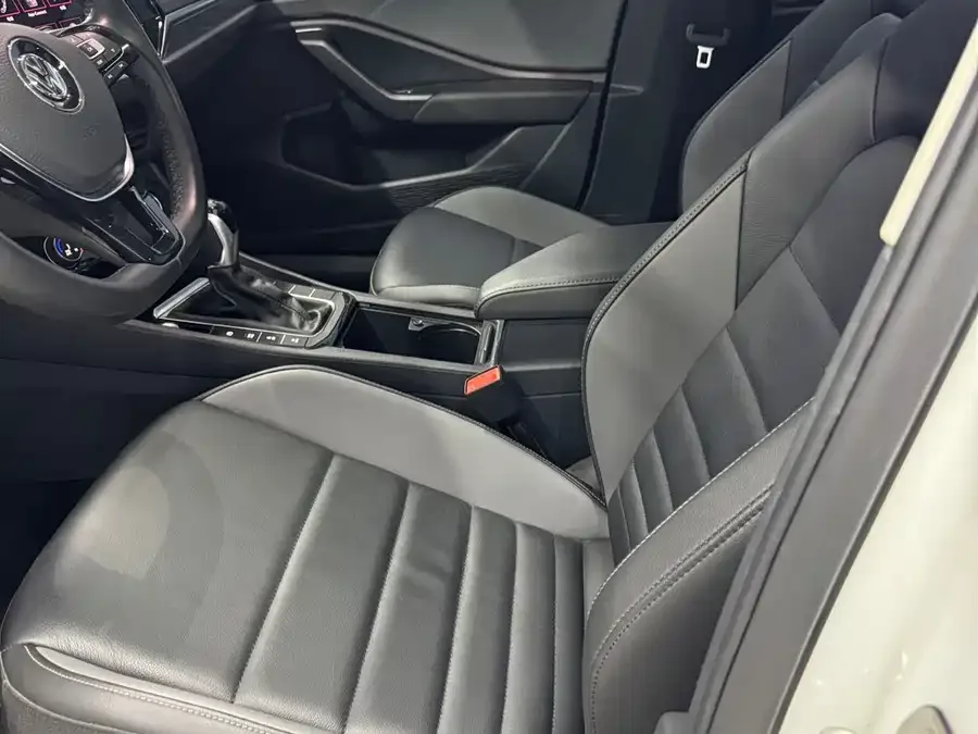 Volkswagen Sagitar 2022 Sagitar 280TSI DSG Flying Edition 2022 — миниатюра 3
