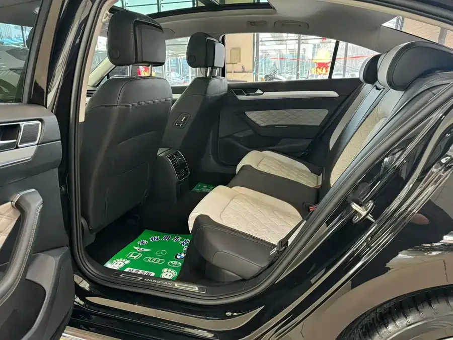 Volkswagen Magotan Magotan 2023 2 million commemorative edition 330TSI DSG luxury model 2023 — миниатюра 2