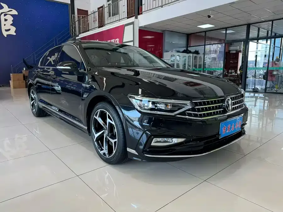 Volkswagen Magotan Magotan 2023 2 million commemorative edition 330TSI DSG luxury model 2023 — миниатюра 3