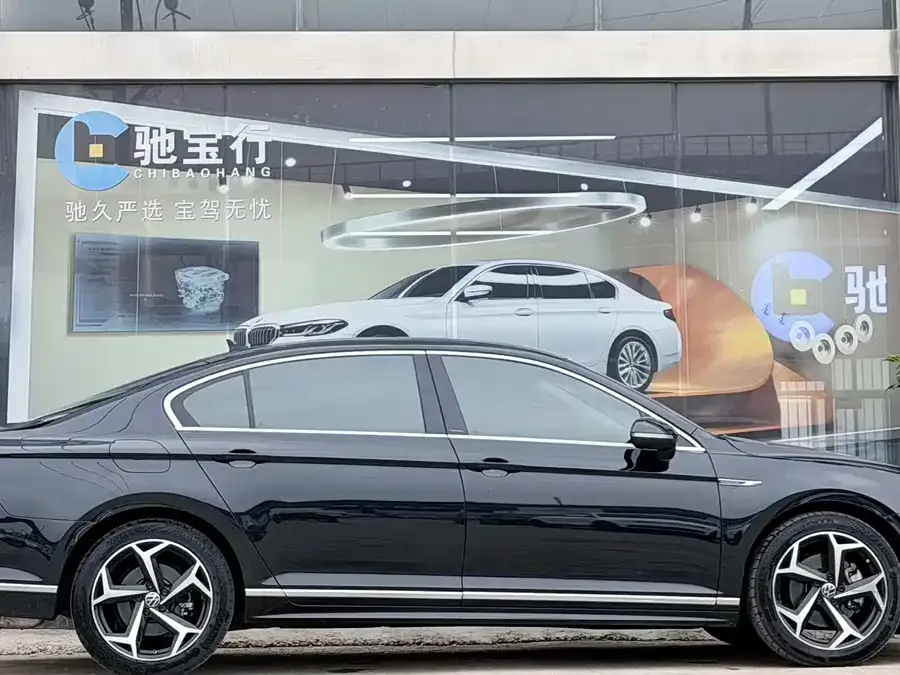 Volkswagen Magotan Magotan 2023 2 million commemorative edition 330TSI DSG luxury model 2023 — миниатюра 3
