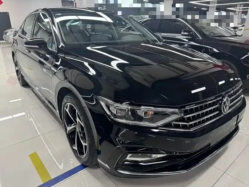 Volkswagen Magotan Magotan 2023 2 million commemorative edition 330TSI DSG leading model 2023 — миниатюра 3