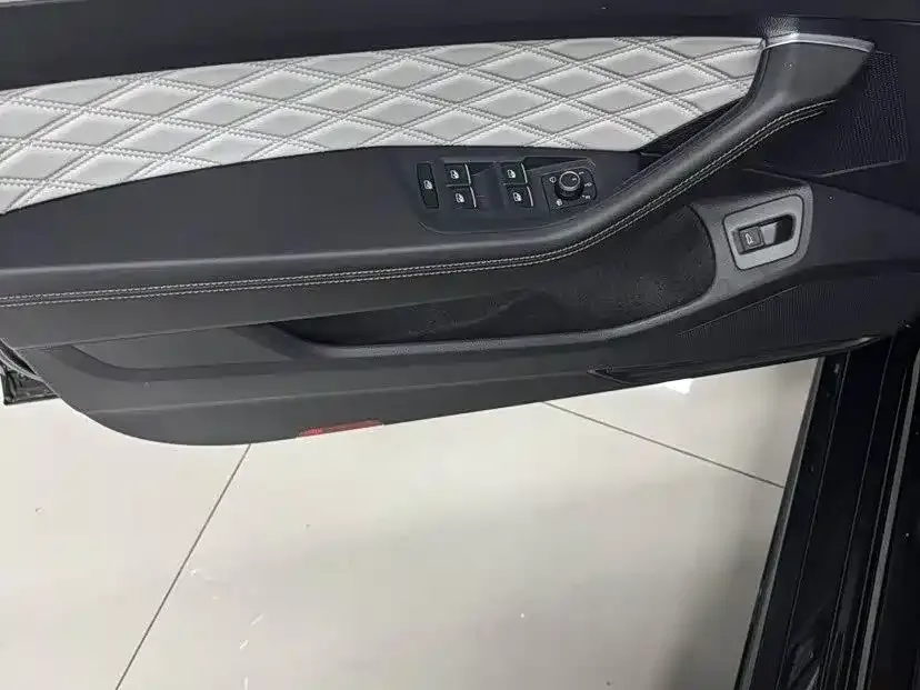 Volkswagen Magotan Magotan 2023 2 million commemorative edition 330TSI DSG leading model 2023 — миниатюра 5