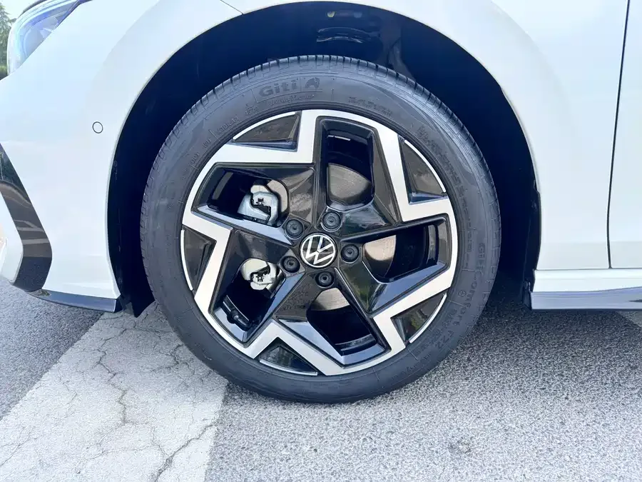 Volkswagen golf Golf 2025 300TSI R-Line 2025 — миниатюра 2