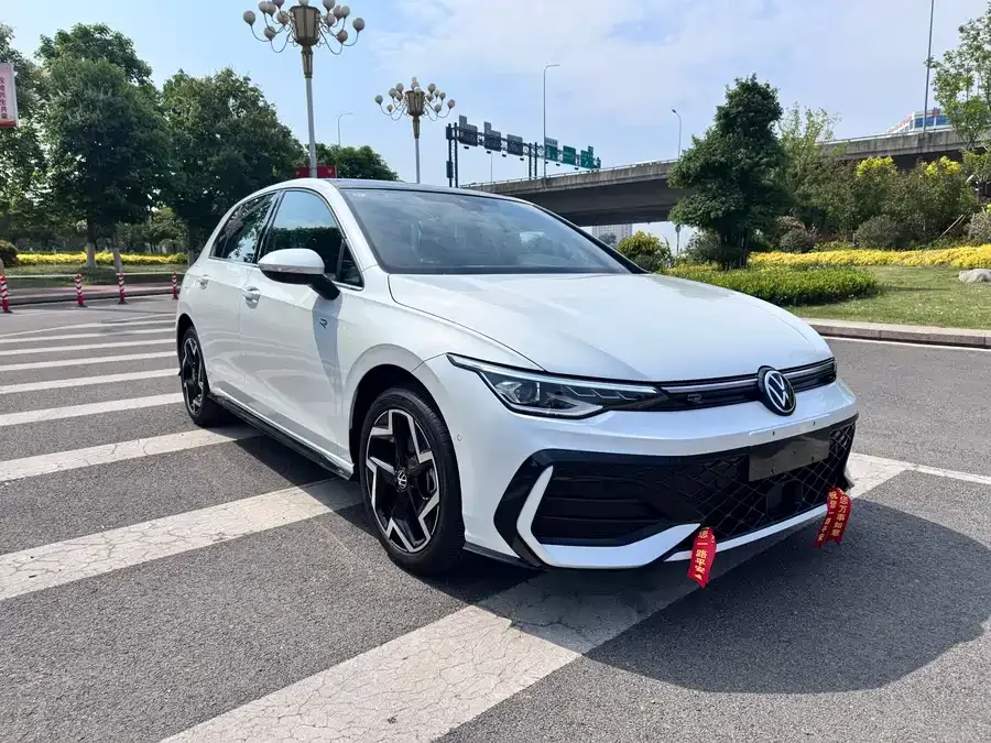 Volkswagen golf Golf 2025 300TSI R-Line 2025 — миниатюра 3