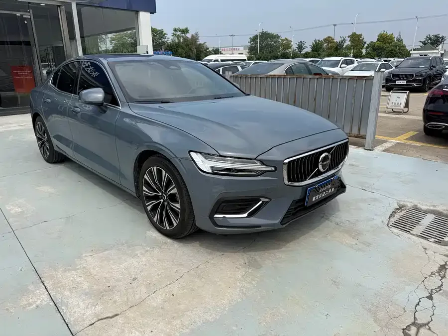 Volvo S60 2022 B4 Zhiyuan Luxury Edition 2023 — миниатюра 3