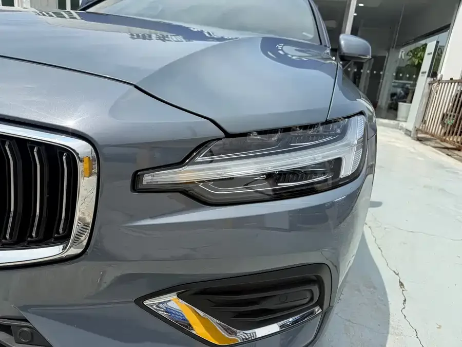 Volvo S60 2022 B4 Zhiyuan Luxury Edition 2023 — миниатюра 4