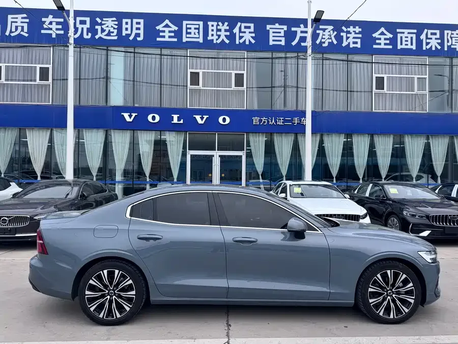Volvo S60 2024 B4 Zhiyuan Luxury Edition 2024 — миниатюра 3