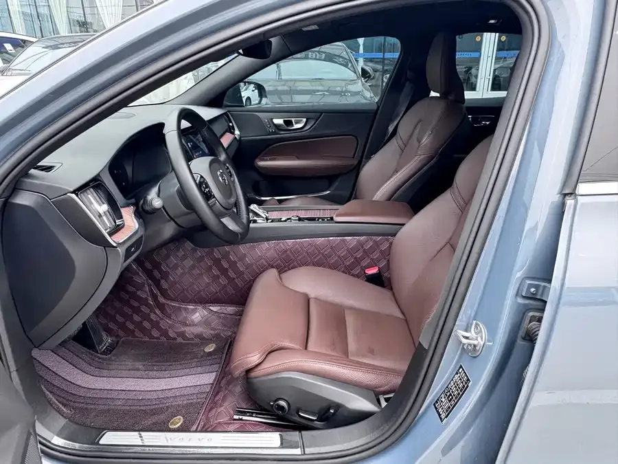 Volvo S60 2024 B4 Zhiyuan Luxury Edition 2024 — миниатюра 5