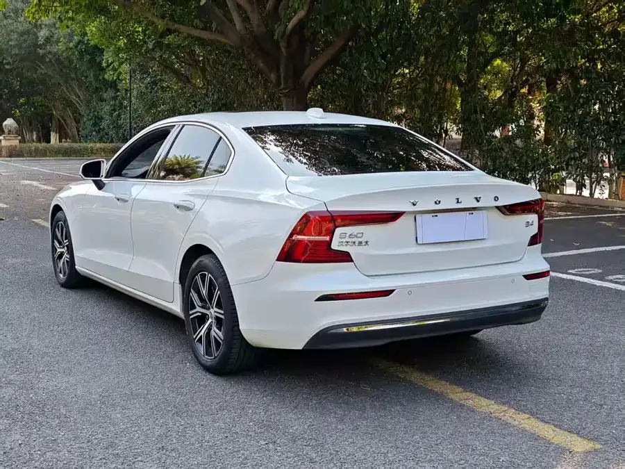 Volvo S60 2024 B4 Luxury Edition 2023 — миниатюра 4
