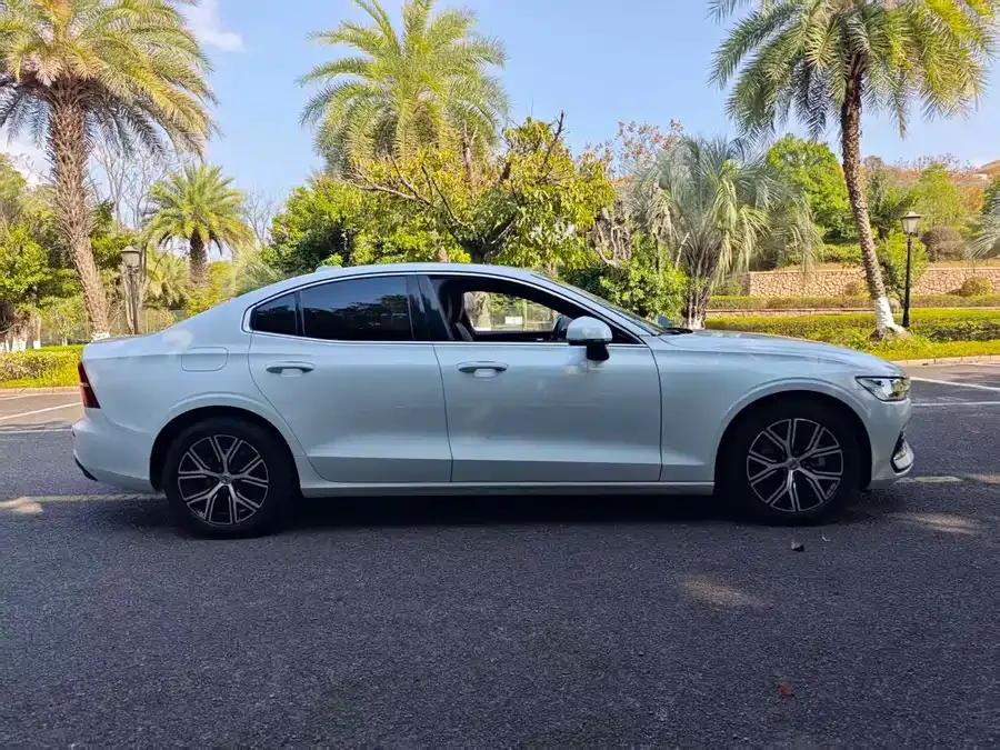 Volvo S60 2024 B4 Luxury Edition 2023 — миниатюра 5