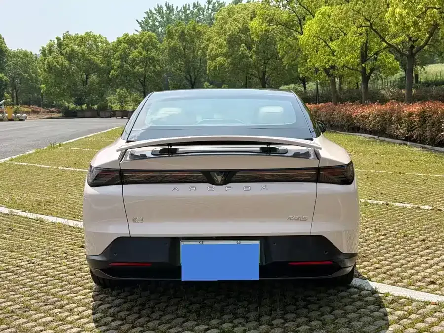 ARCFOX Alpha S5 Alpha S5 2024 560MAX 185kW 2025 — миниатюра 2