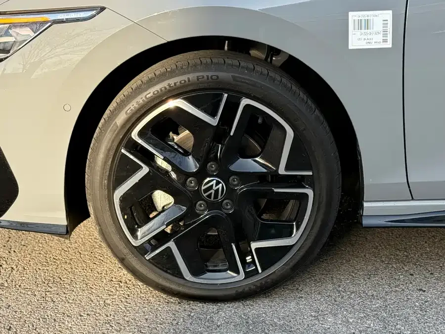 Volkswagen golf Golf 2025 300TSI R-Line 2026 — миниатюра 2