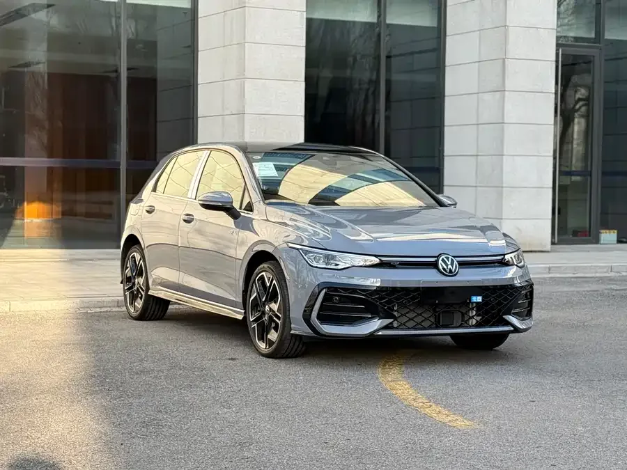Volkswagen golf Golf 2025 300TSI R-Line 2026 — миниатюра 3