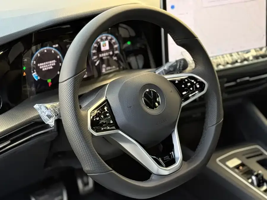 Volkswagen golf Golf 2025 300TSI R-Line 2026 — миниатюра 4