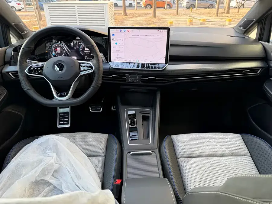 Volkswagen golf Golf 2025 300TSI R-Line 2026 — миниатюра 5
