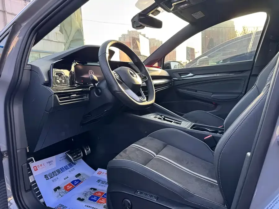 Volkswagen golf Golf 2023 280TSI DSG R-Line Lite 2023 — миниатюра 2