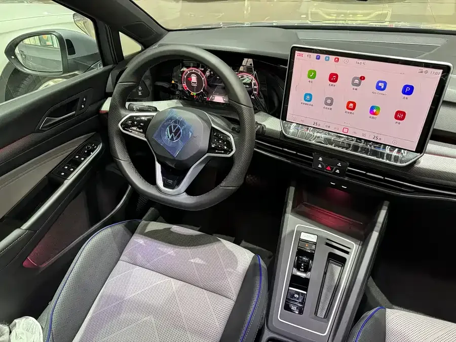 Volkswagen golf Golf 2025 300TSI R-Line 2026 — миниатюра 4