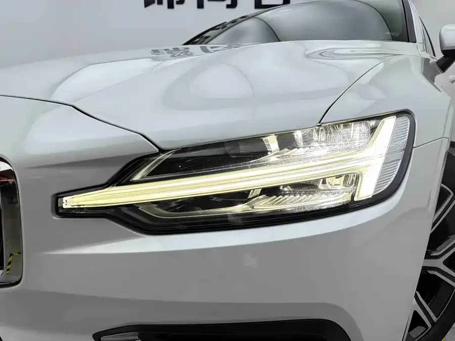 Volvo S60 2023 B4 Zhiyi Luxury Edition 2022 — миниатюра 2