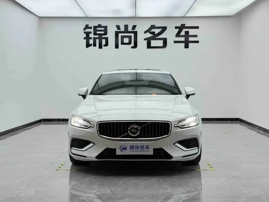 Volvo S60 2023 B4 Zhiyi Luxury Edition 2022 — миниатюра 3