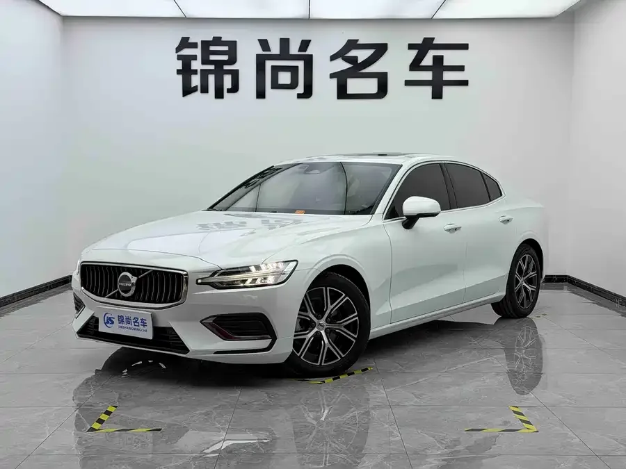 Volvo S60 2023 B4 Zhiyi Luxury Edition 2022 — фото 1, купить с доставкой в Москву
