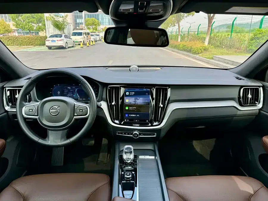 Volvo S60 2024 B4 Luxury Edition 2024 — миниатюра 2