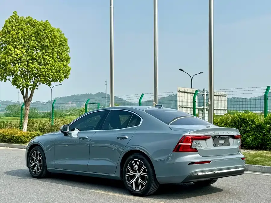 Volvo S60 2024 B4 Luxury Edition 2024 — миниатюра 5