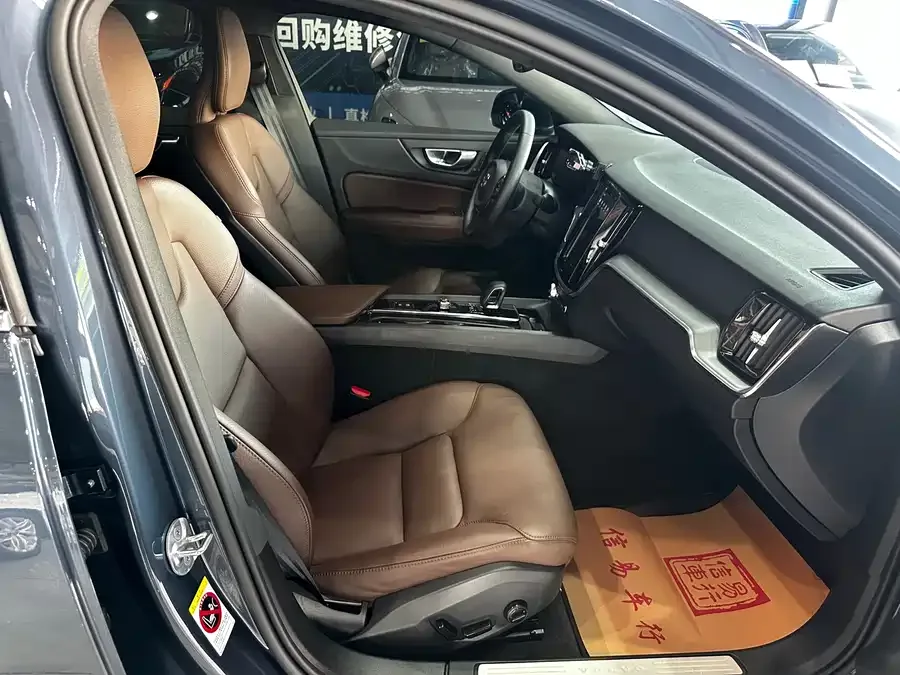 Volvo S60 2023 B4 Zhiyi Luxury Edition 2023 — миниатюра 2