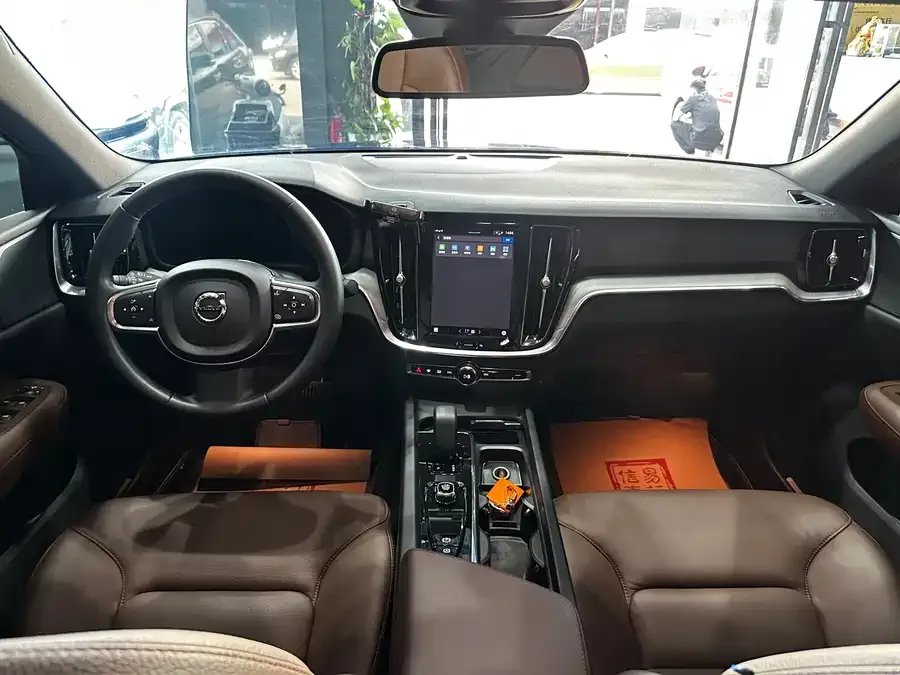 Volvo S60 2023 B4 Zhiyi Luxury Edition 2023 — миниатюра 5