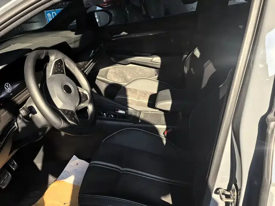 Volkswagen golf Golf 2023 280TSI DSG R-Line Lite 2023 — миниатюра 4