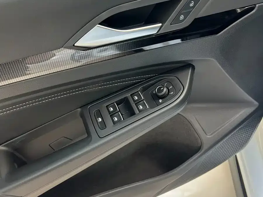 Volkswagen golf Golf 2021 280TSI DSG R-Line 2022 — миниатюра 4