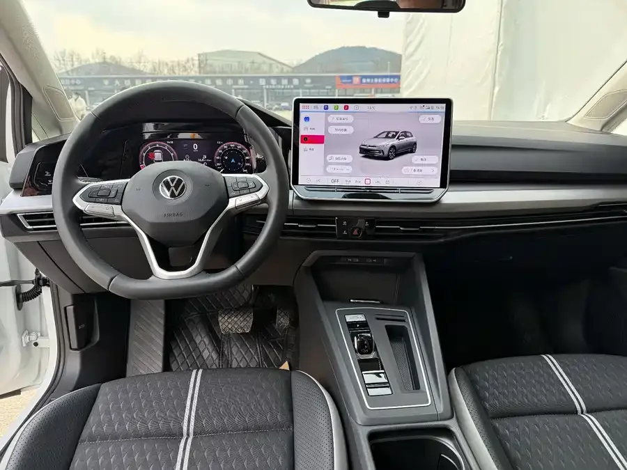 Volkswagen golf Golf 2025 300TSI Pro 2025 — миниатюра 2