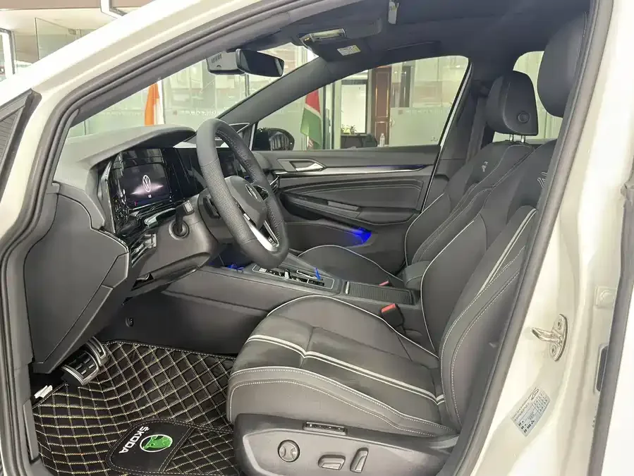 Volkswagen golf Golf 2021 280TSI DSG R-Line 2022 — миниатюра 3