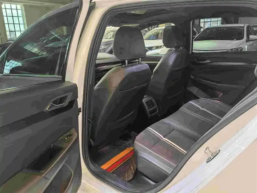Volkswagen golf Golf 2023 280TSI DSG R-Line Lite 2023 — миниатюра 4