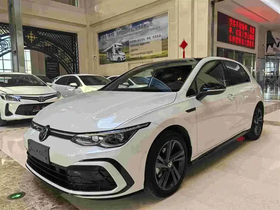 Volkswagen golf Golf 2023 280TSI DSG R-Line Lite 2023 — фото 1, купить с доставкой в Москву