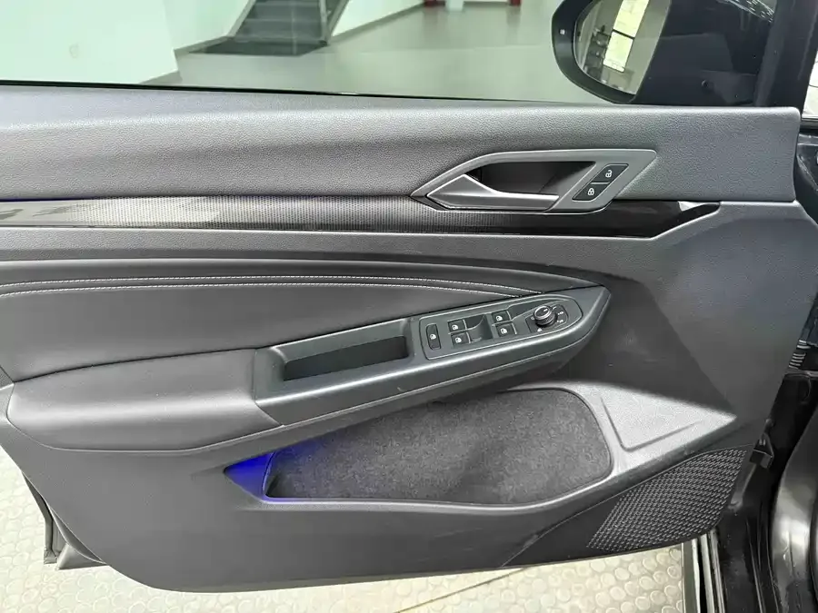 Volkswagen golf Golf 2023 280TSI DSG R-Line Lite 2023 — миниатюра 5