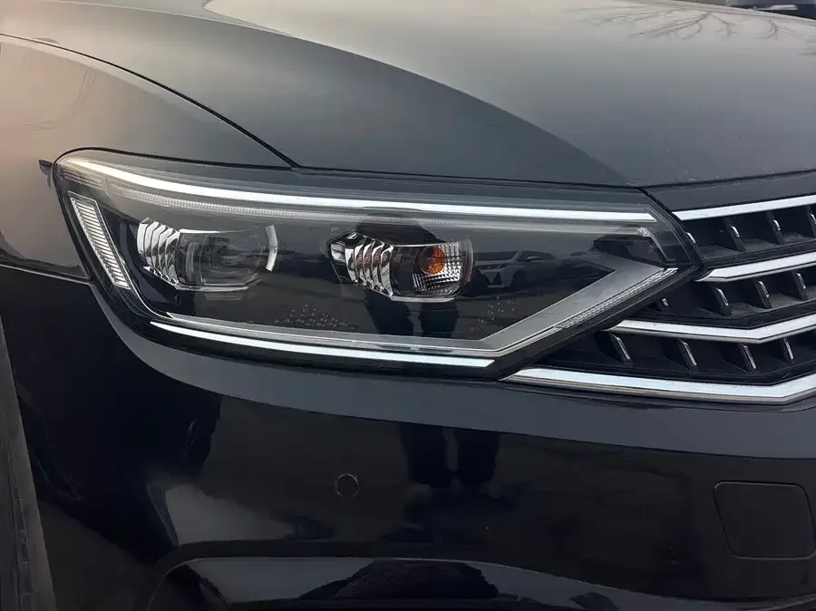Volkswagen Magotan Magotan 2023 2 million commemorative edition 330TSI DSG luxury model 2024 — миниатюра 3