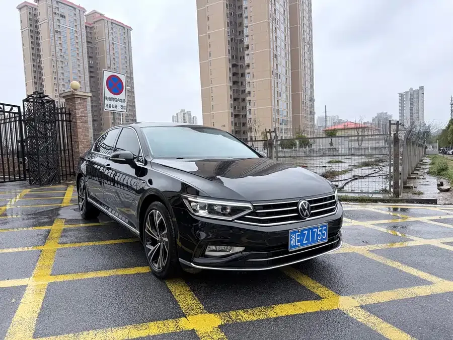 Volkswagen Magotan Magotan 2020 330TSI DSG Luxury Edition 2022 — фото 1, купить с доставкой в Москву