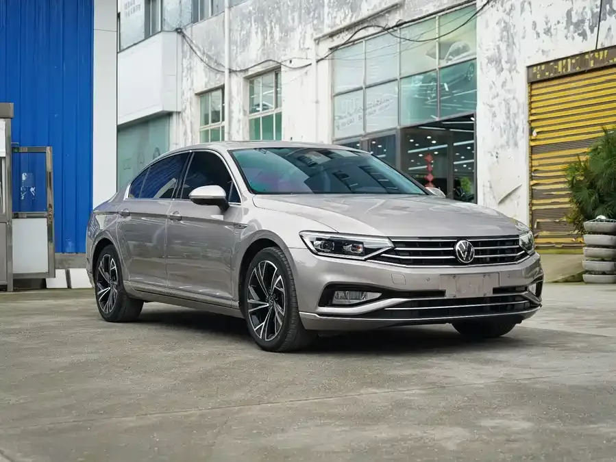 Volkswagen Magotan Magotan 2021 330TSI DSG 30th Anniversary Edition 2022 — миниатюра 3