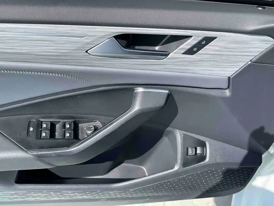 Volkswagen Sagitar 2025 Sagitar 300TSI DSG Beyond Edition 2025 — миниатюра 4