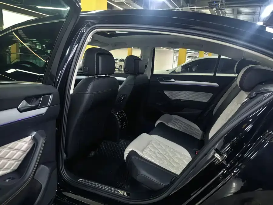 Volkswagen Magotan Magotan 2023 2 million commemorative edition 330TSI DSG luxury model 2023 — миниатюра 2