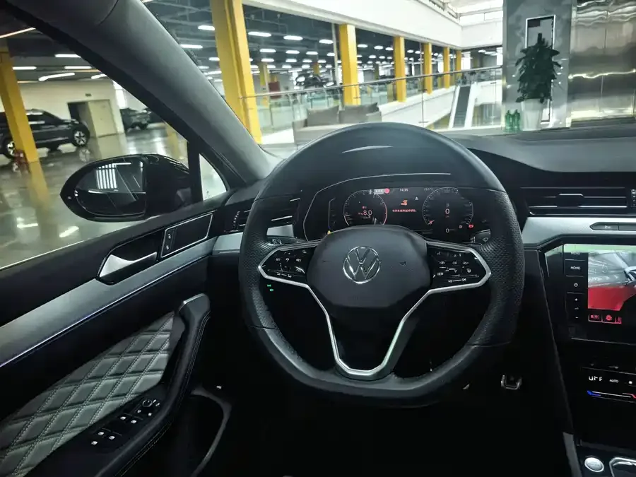 Volkswagen Magotan Magotan 2023 2 million commemorative edition 330TSI DSG luxury model 2023 — миниатюра 4