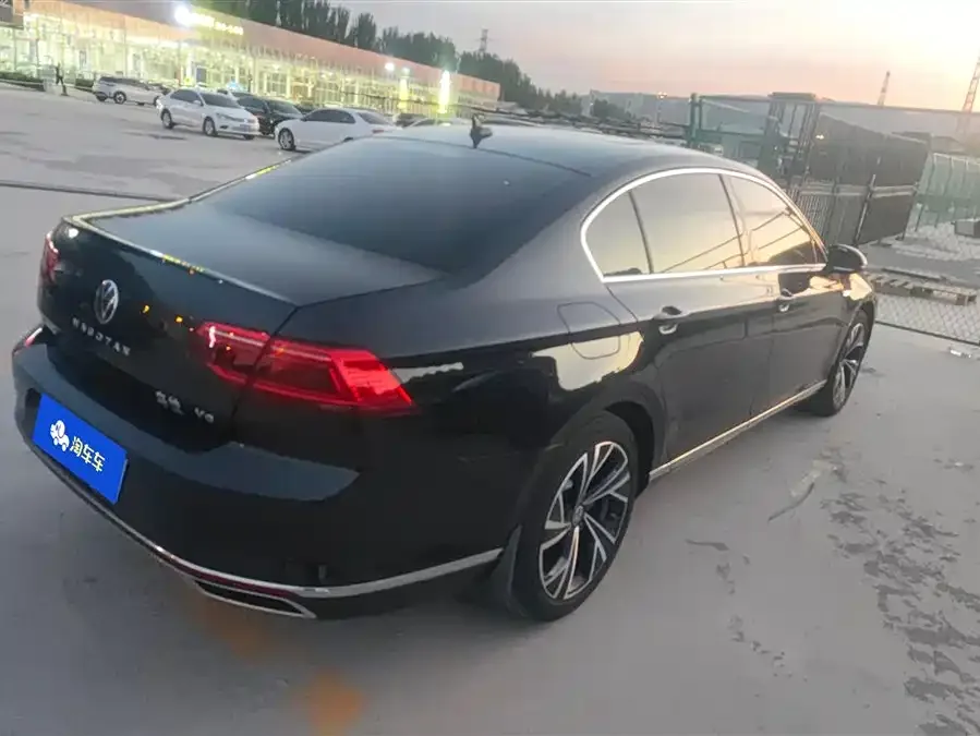 Volkswagen Magotan Magotan 2021 330TSI DSG 30th Anniversary Edition 2022 — миниатюра 3