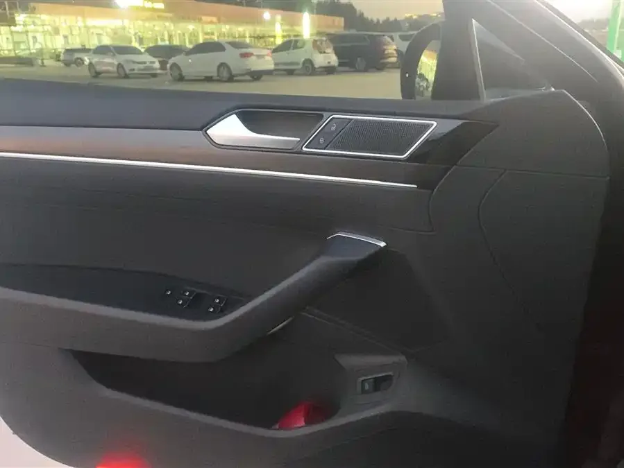 Volkswagen Magotan Magotan 2021 330TSI DSG 30th Anniversary Edition 2022 — миниатюра 4