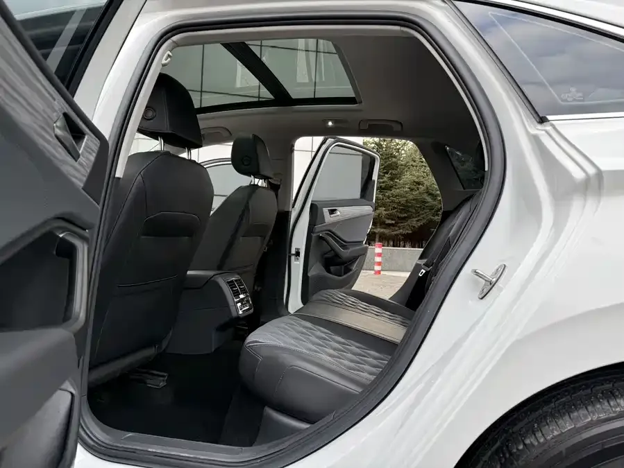 Volkswagen Sagitar 2023 Sagitar 280TSI DSG Beyond Edition 2022 — миниатюра 5